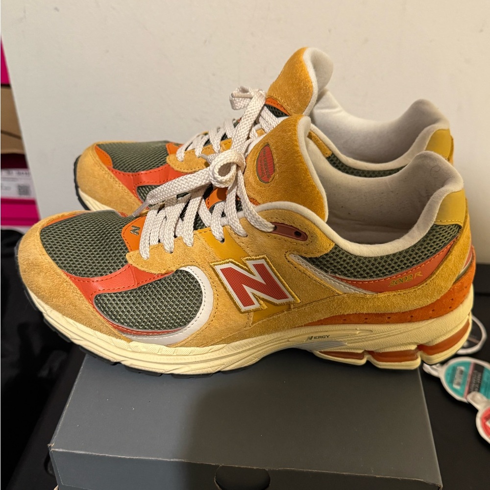 New Balance 2002r
